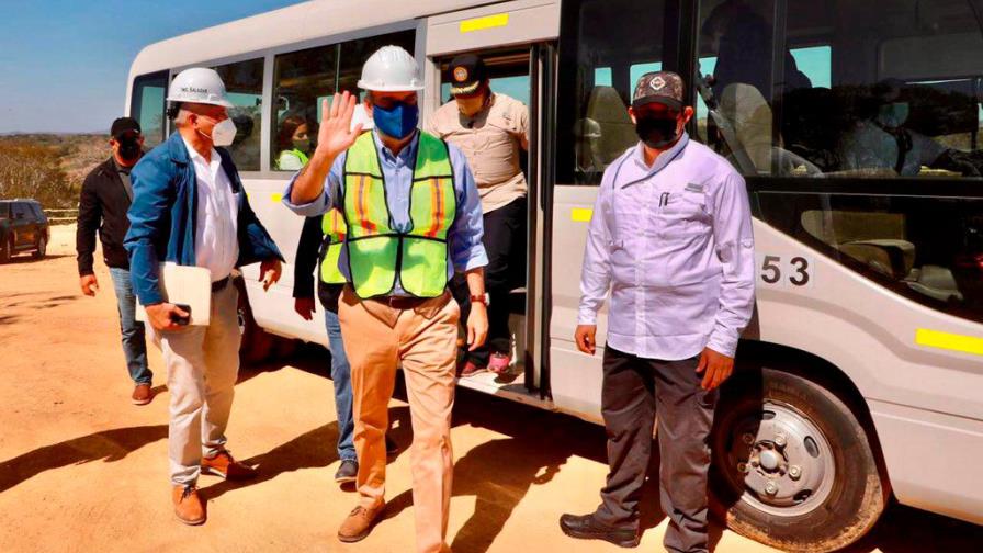 Abinader supervisa trabajos de construcción en presa de Guayubín