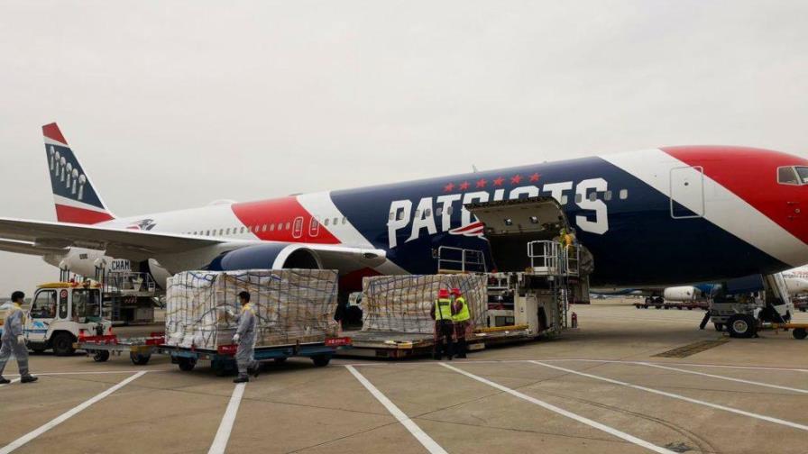 Los Patriots entregan 1.2 millones de mascarillas desde China