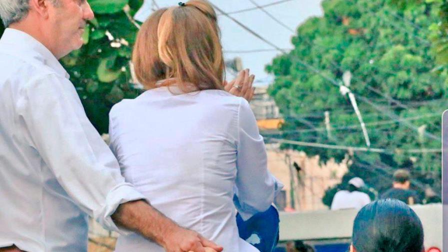 Abinader a Raquel: “Nunca te soltaré la mano, feliz San Valentín amada esposa” Abinader a Raquel: “Nunca te soltaré la mano, feliz San Valentín amada esposa”