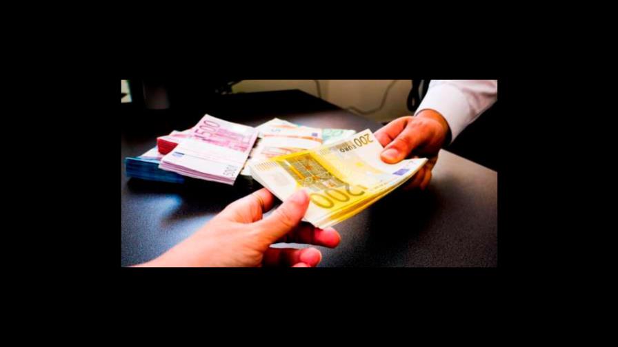 El euro cae a su nivel más bajo frente al dólar en casi tres años