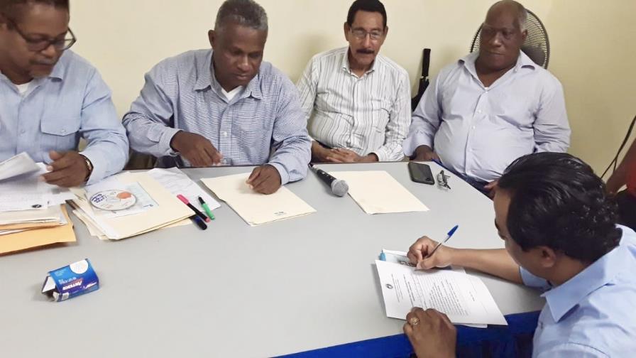 Eury Solano inscribe precandidatura a regidor del PRM para el Distrito Nacional