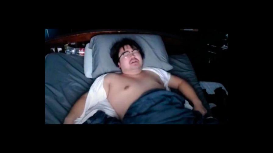 Un streamer juntó 16 mil dólares por filmarse durmiendo