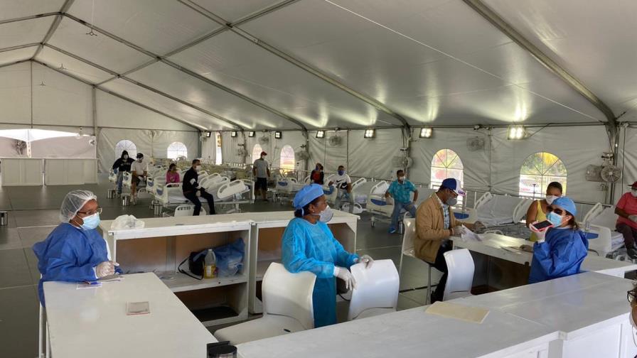 Diez personas dan positivo a coronavirus en hospital móvil donado por PRM en La Vega