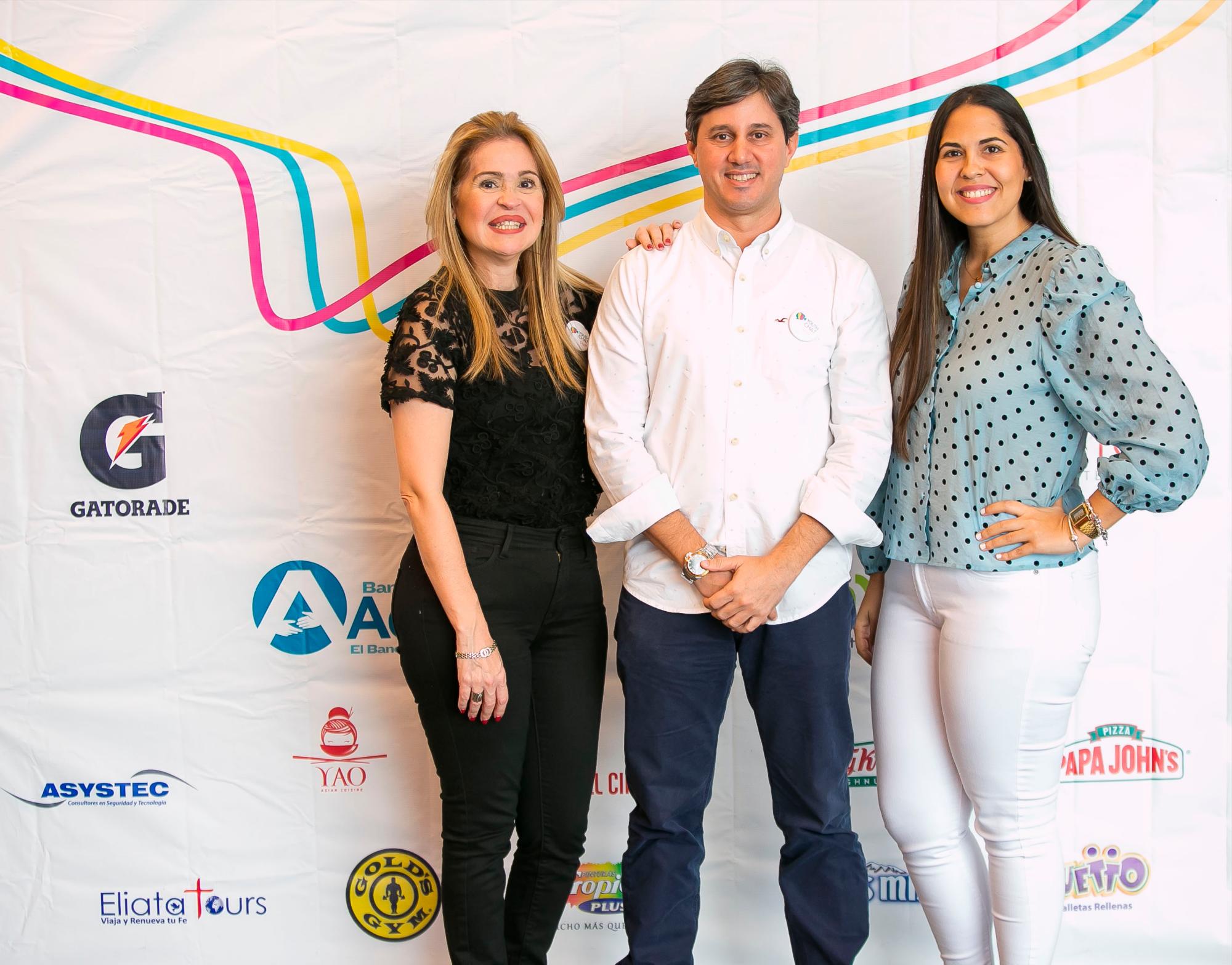 Evelyn Ureña, Raymond Marcelino y Patricia Hane.