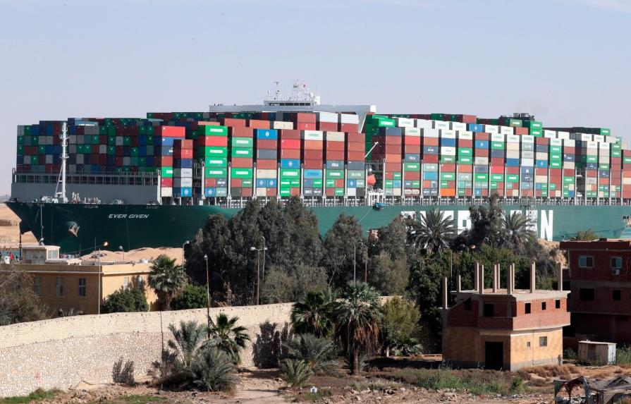 Egipto reclama US$900 millones de indemnización por bloqueo de canal de Suez