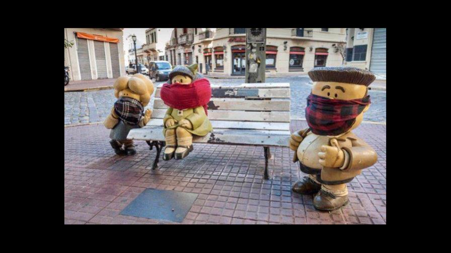 Mafalda y Fangio se tapan la boca en Argentina contra el coronavirus
