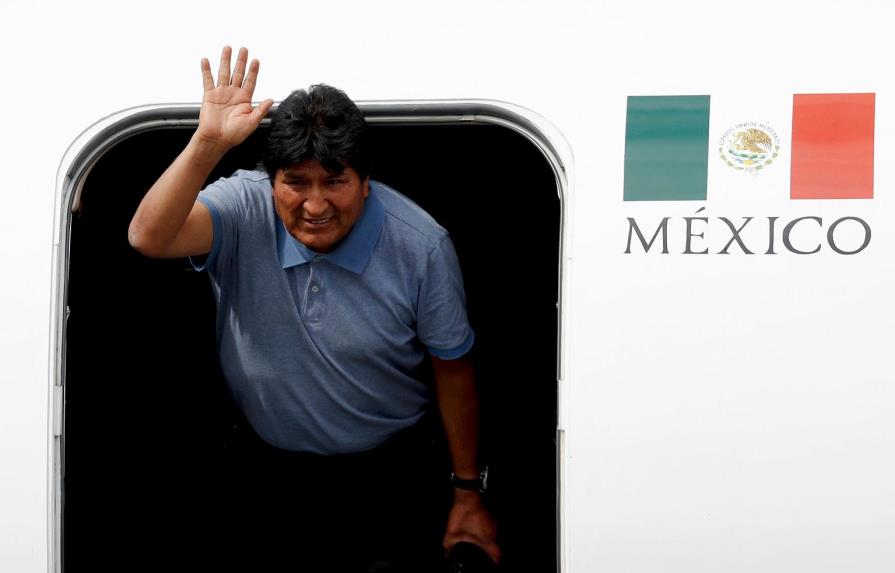 Evo Morales llega a México y dice que AMLO le salvó la vida