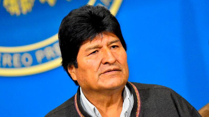 Desde Argentina, Morales critica en redes sociales a Áñez
