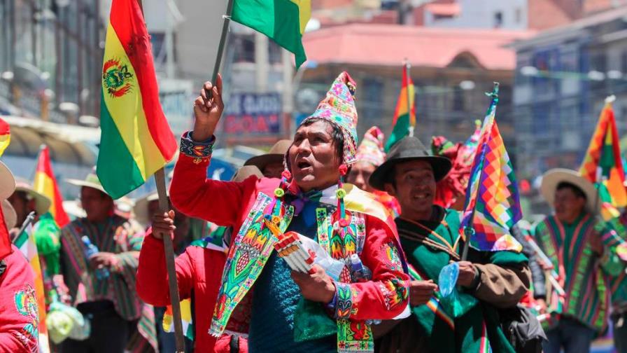 Miles de seguidores de Morales se manifiestan en La Paz frente a los bloqueos