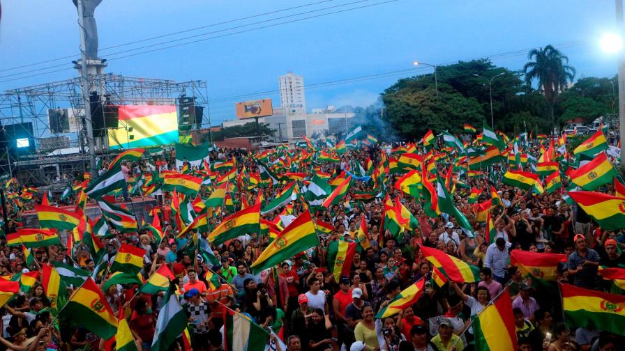 Aliados de Evo denuncian “golpe” y oposición celebra Aliados de Evo denuncian “golpe” y oposición celebra