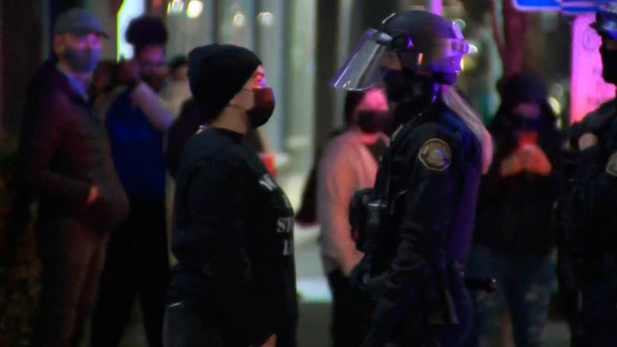 Policía de Portland arresta a al menos 100 en una protesta