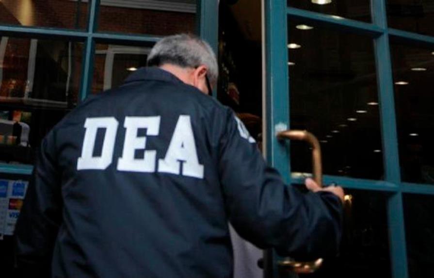 Un exagente de DEA admite colaboró con el narcotráfico