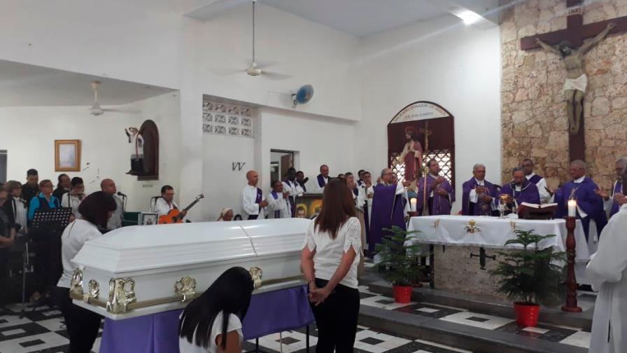 Sepultan restos de la madre de monseñor Faustino Burgos