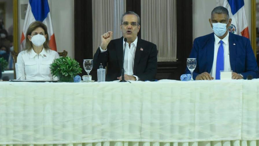 Presidente Abinader solicita a agentes policiales un cambio de la cultura para la ética y la honestidad