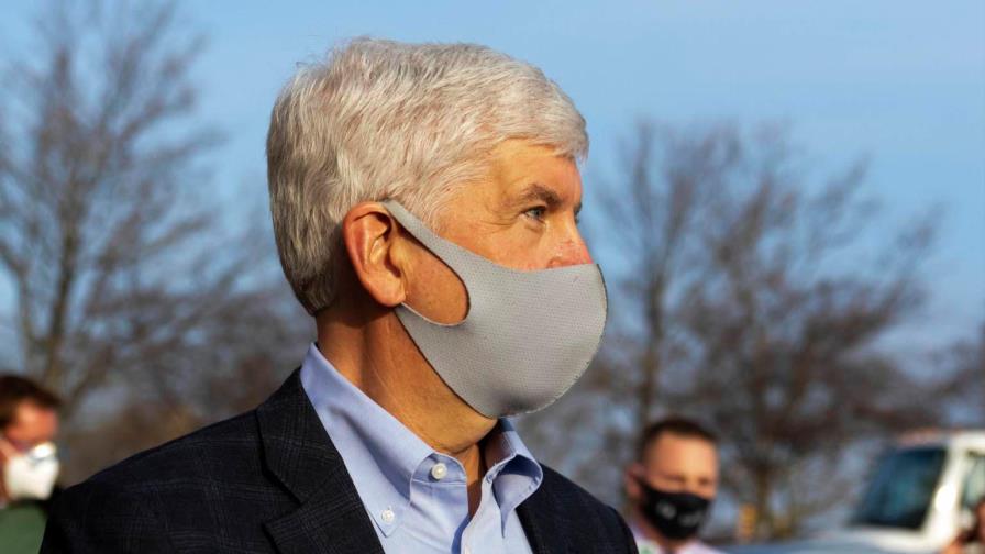 Exgobernador de Michigan es acusado por crisis del agua contaminada en Flint