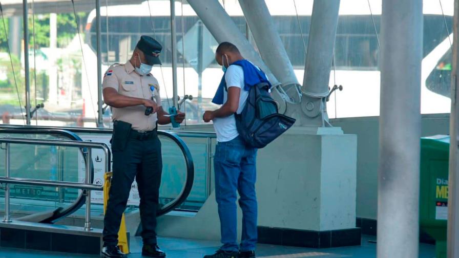 Deploran autoridades exigen tarjeta de vacunación que no verifican 