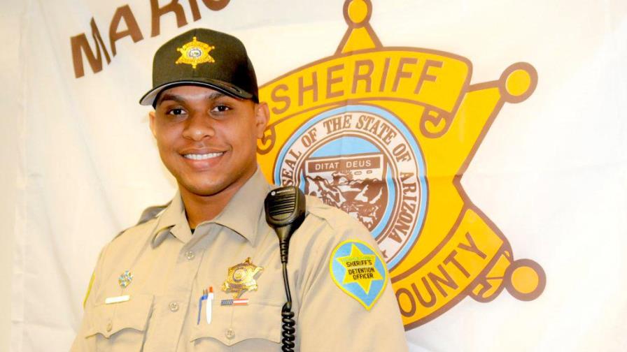 Expelotero cambió el guante por una placa de policía Expelotero cambió el guante por una placa de policía