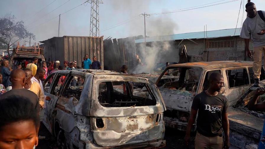 Más de 100 los fallecidos tras explotar un camión cisterna en Sierra Leona Más de 100 los fallecidos tras explotar un camión cisterna en Sierra Leona