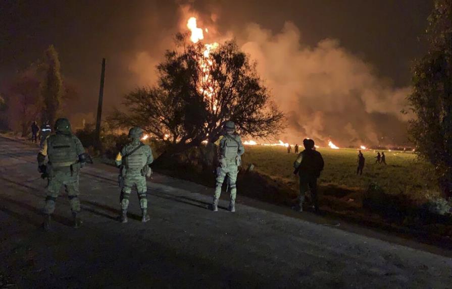 Aumenta a 135 la cifra de muertos por la explosión de un oleoducto en México