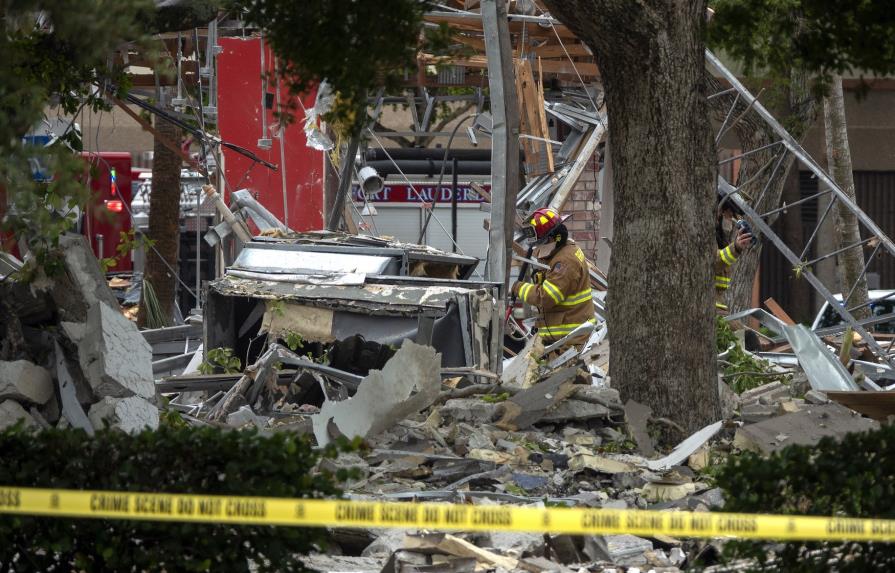 Continúan hospitalizadas dos personas por explosión en centro comercial de Florida
