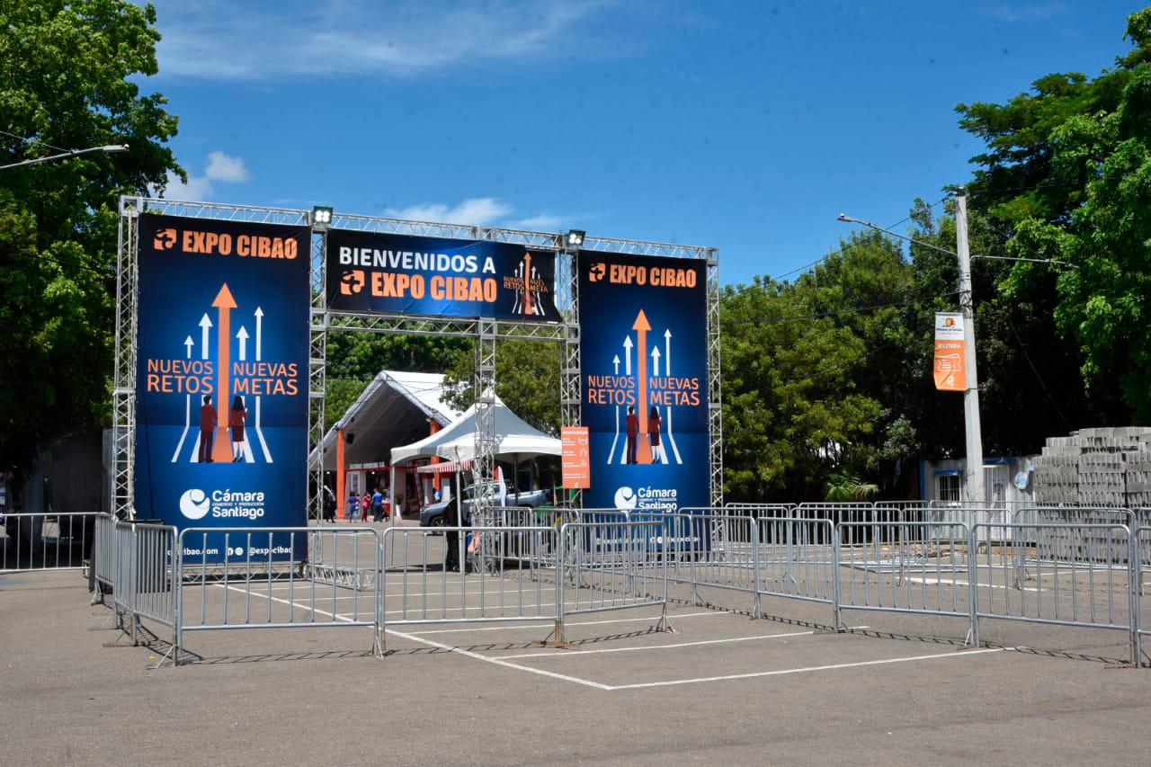 La feria se realiza en el Parque Central de Santiago de manera presencial y virtual. 