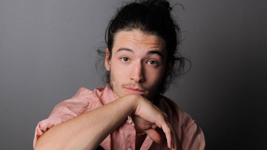 Filtran video del actor Ezra Miller ahorcando violentamente a una fanática Filtran video del actor Ezra Miller ahorcando violentamente a una fanática