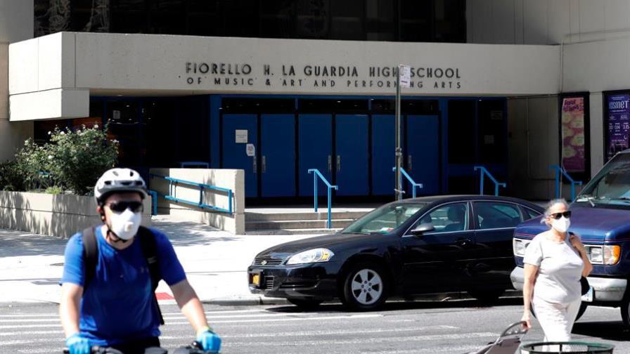 EE.UU. recomienda reabrir las escuelas con uso obligatorio de mascarillas