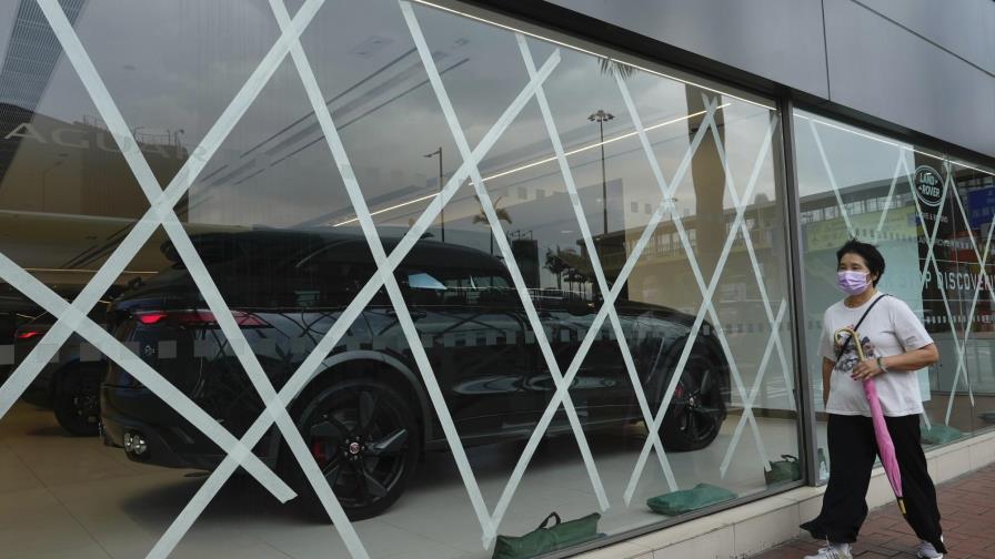 Un tifón provoca cierre de escuelas y Bolsa en Hong Kong