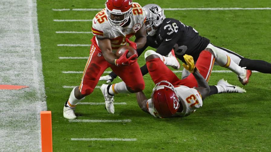 Mahomes completa pase con Kelse; Chiefs gana 35-31 a Raiders