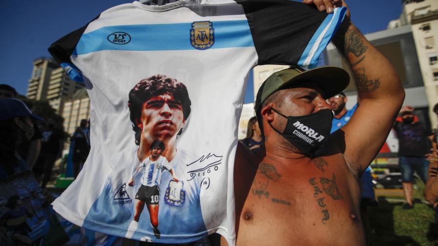 Fanáticos de Maradona marchan en Buenos Aires por justicia