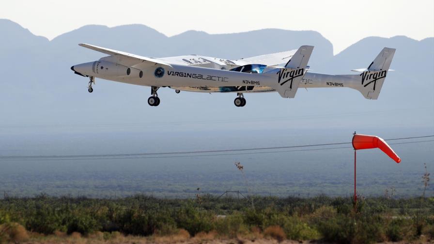 Richard Branson viaja al espacio en su propio avión cohete