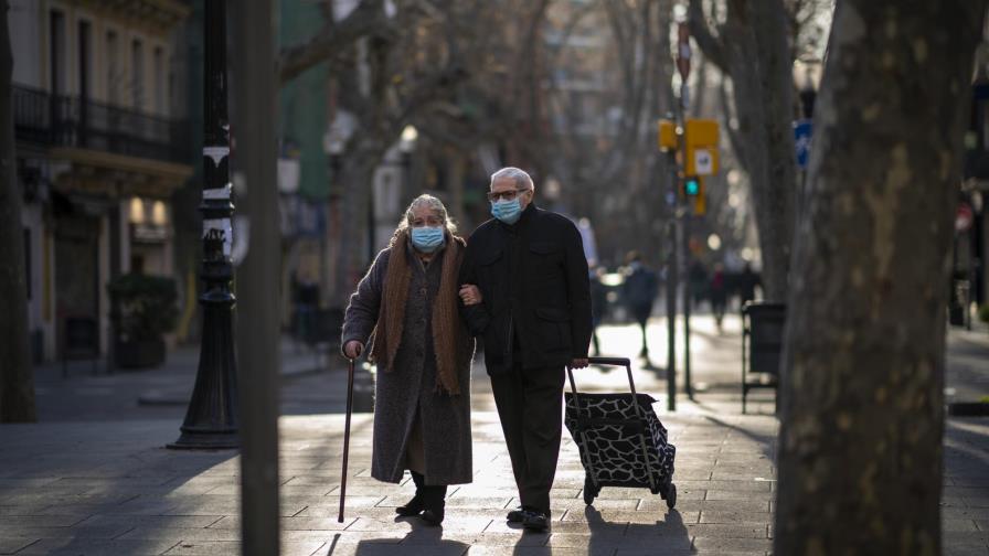 España dice que se está quedando sin vacunas para COVID-19
