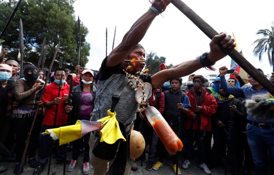 Cientos de guerreros indígenas de la Amazonía se unen a protestas en Quito