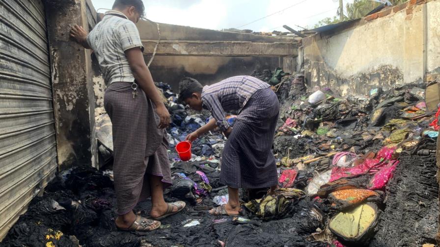 Un incendio mata a 3 cerca de un campo rohinya en Bangladesh