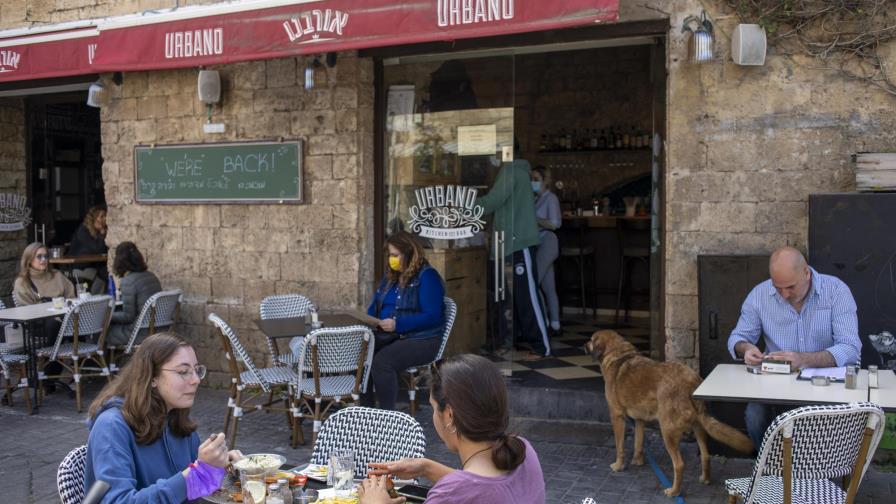 Israel aprueba brazalete electrónico para cuarentenas COVID