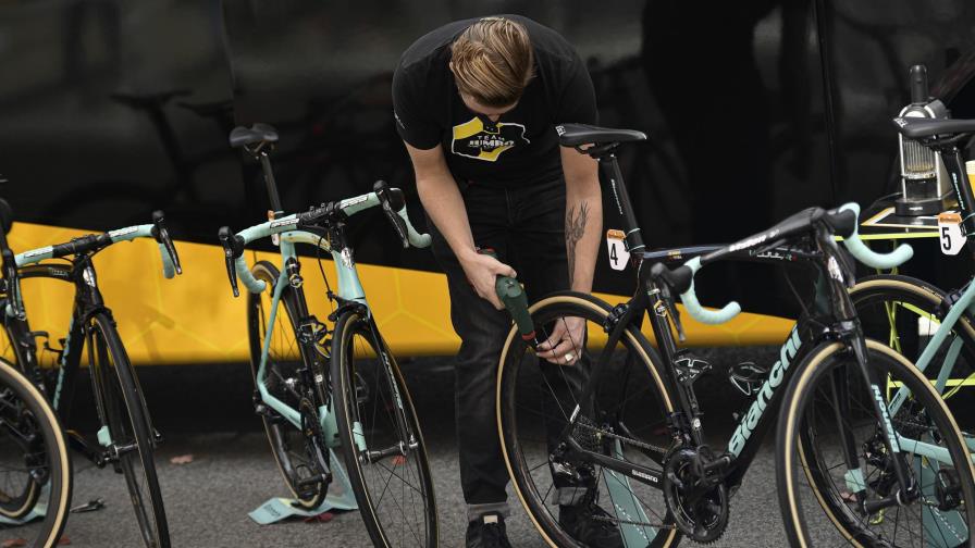 Vuelta: Carapaz retiene liderato y Woods gana la 7ma etapa