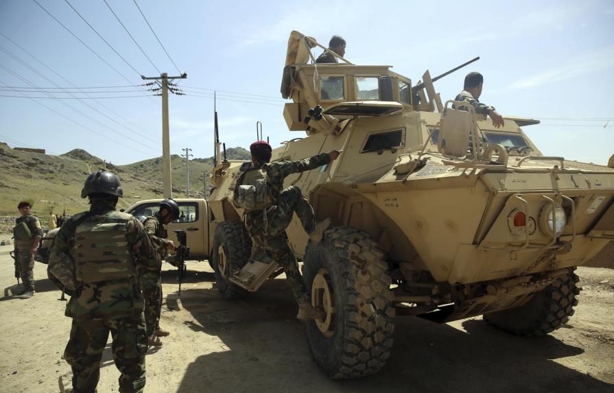 Funcionarios afganos: Suicida mata a tres civiles en Kabul