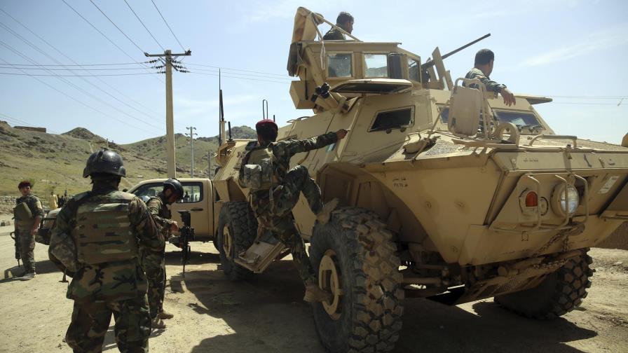 Funcionarios afganos: Suicida mata a tres civiles en Kabul