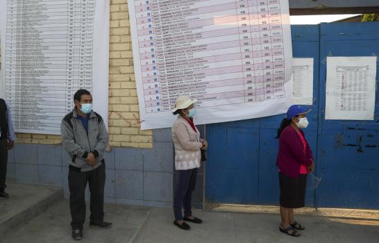 En medio de pandemia, Perú cierra votaciones presidenciales