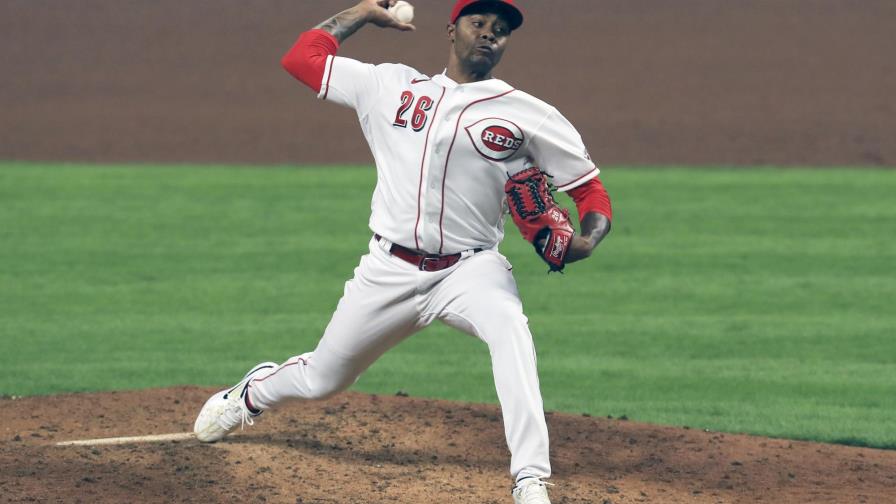 Angelinos adquieren a al cerrador Raisel Iglesias en canje con Rojos