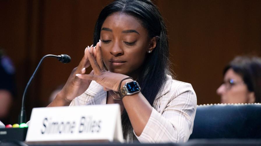 Biles dice al Congreso “ya es suficiente” en casos de abuso