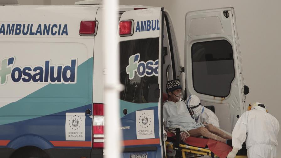 El Salvador: Aprueban compensar a familiares de médicos