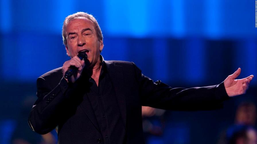 José Luis Perales causa emoción en los Latin Grammy