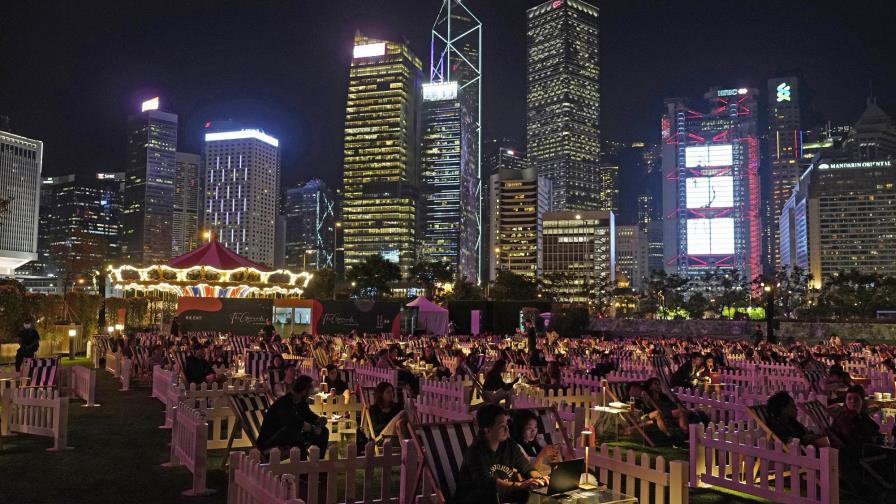 Hong Kong abre parque de atracciones con medidas anticovid
