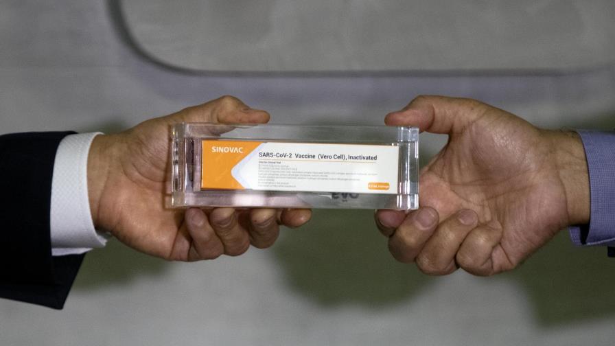 Brazil to resume clinical trials of virus vaccine candidate