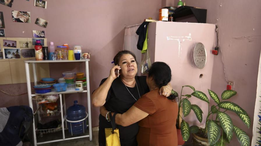 México: Autores de masacre en clínica iban tras una persona