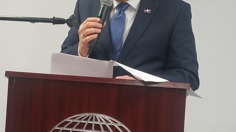 Circula novela de  José Tomás Pérez, embajador dominicano en los Estados Unidos