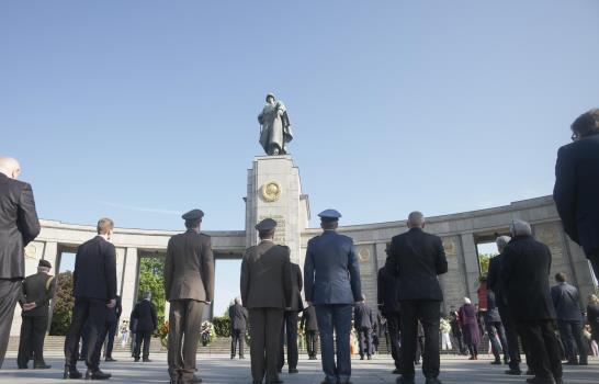 Europa conmemora Día de la Victoria de bajo perfil por virus