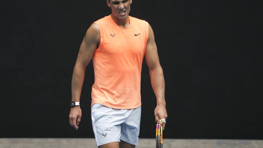 Nadal con problemas de espalda previo al Open de Australia