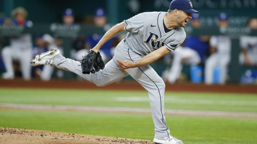 Hill, de 41 años, enciende a los Rays en blanqueada a Texas